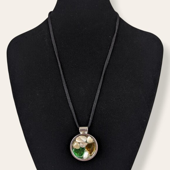 (2/$20) Pearl, Shell, & Glass Pendant Necklace - Picture 1 of 6